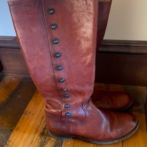 Zipper boots with buttons